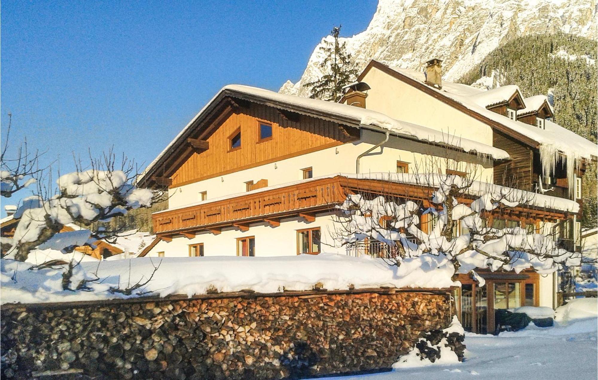 Helle Ferienwohnung In Ehrwald Exterior photo